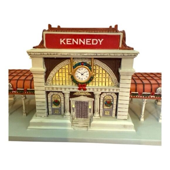 Hawthorn Village Lighted Train Station - Picture 4 of 10